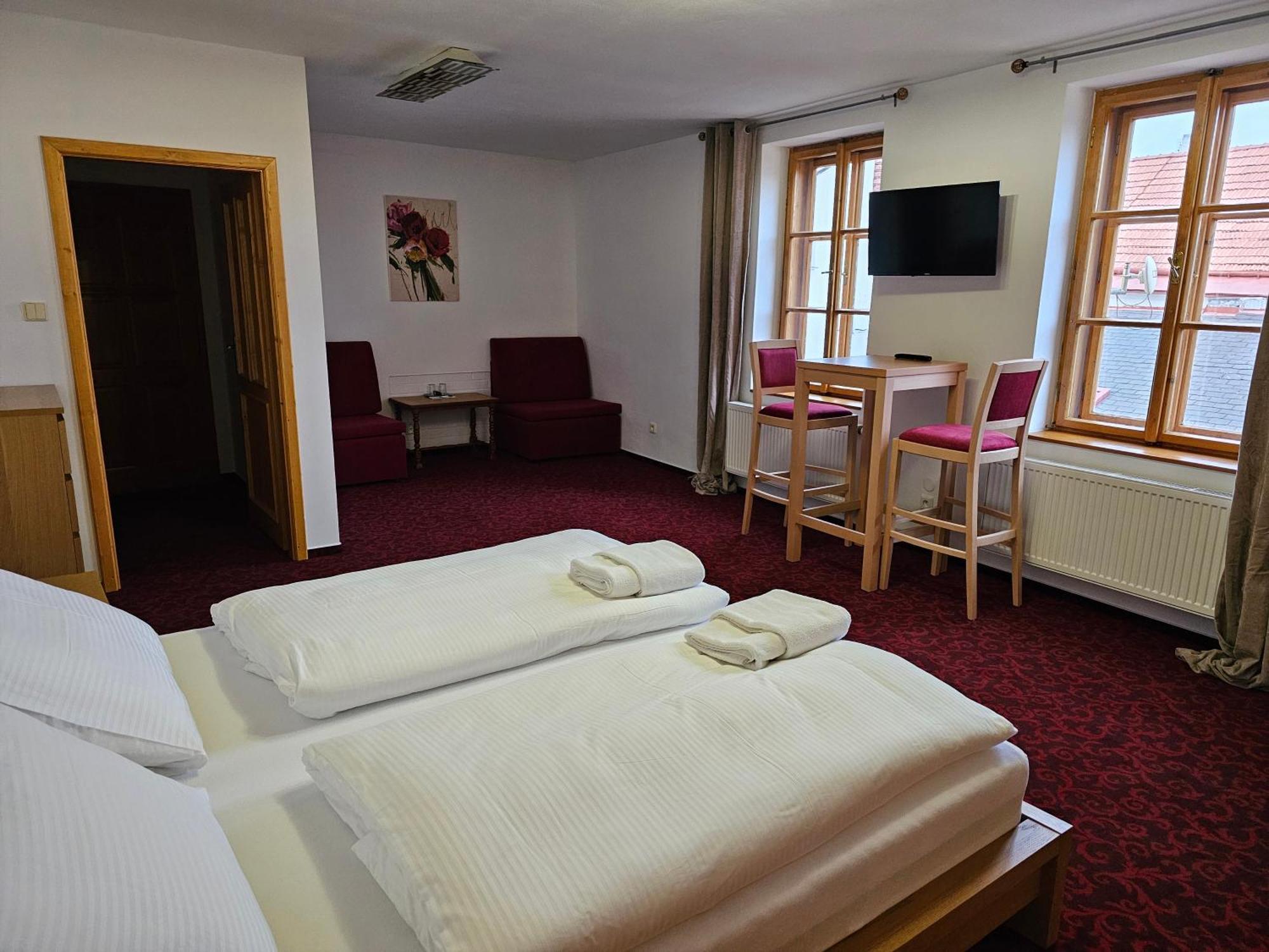 Hotel Bílá Paní Jindřichŭv Hradec Quarto foto